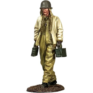 Tanker Walking with Ammo Cans 1/30 Figure William Britain (25216)