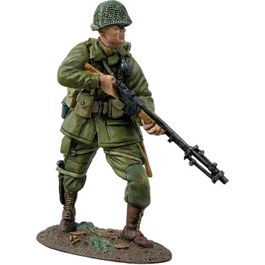 U.S. 101st Airborne Advancing with BAR 1/30 Figure - Winter William Britain (25126)