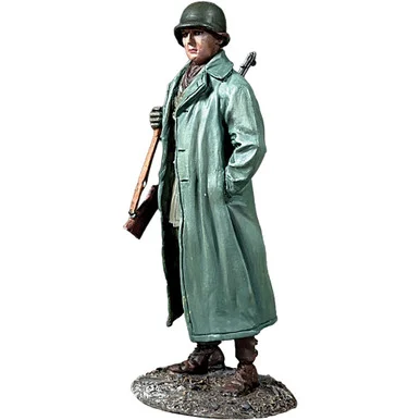 U.S. Infantryman Standing with Raincoat 1/30 Figure William Britain (25257)