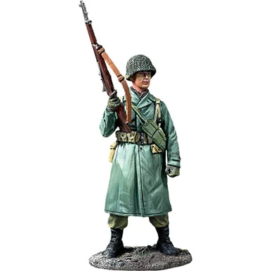 U.S. Infantry in Raincoat Standing with M1 1/30 Figure William Britain (25237)