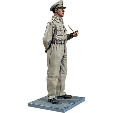 General Douglas MacArthur 1/30 Figure - 1945 William Britain (10166)
