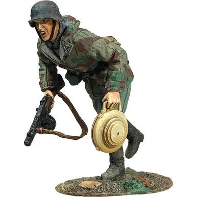 Panzerknacker Running with Teller Mine 43 1/30 Figure William Britain (25112)