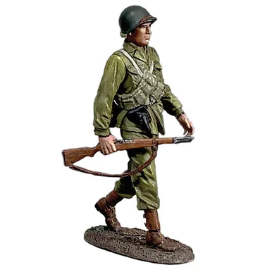 U.S. Infantryman Walking, Winter 1944-45 1/30 Figure WILLIAM BRITAIN (25154)