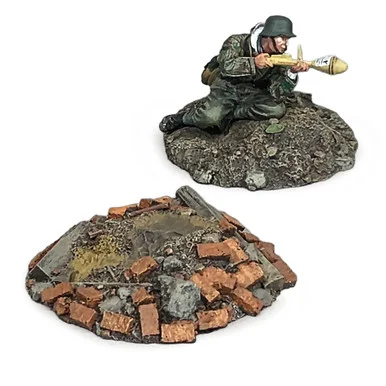 Grenadier Waiting with Panzerfaust, 1944-45 1/30 Figure WILLIAM BRITAIN (25157)