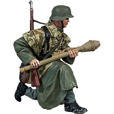 Grenadier Kneeling with Panzerfaust, 1944-45 1/30 Figure WILLIAM BRITAIN (25276)