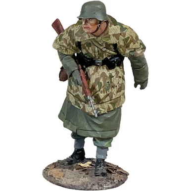 Grenadier Advancing Cautiously, Winter 1944-45 1/30 Figure WILLIAM BRITAIN (25274)