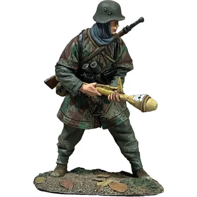 Grenadier with Panzerfaust Wearing Zeltbahn 1944-45 1/30 Fig William Britain (25110)