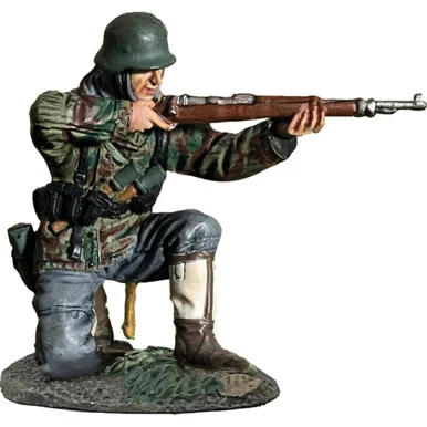 Grenadier Kneeling in Parka Firing 98k, 1943-45 1/30 Figure William Britain (25116)