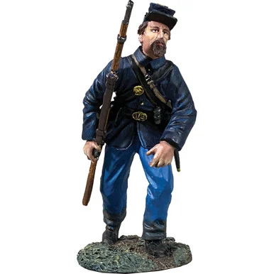 Federal in Sack Coat Advancing 1/30 Figure William Britain (31342)