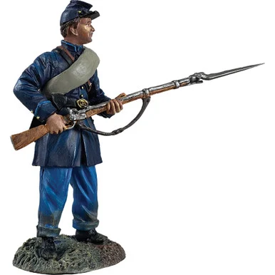 Federal in Frock Coat Standing Defending 1/30 Figure William Britain (31348)