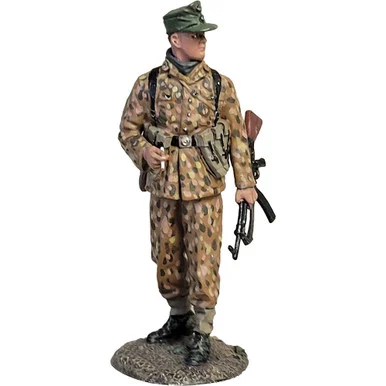 German Waffen SS Grenadier with StG-44 Turning, 1944-45 1/30 William Britain (25159)