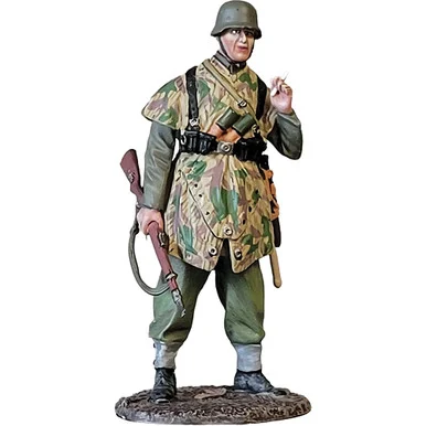 German Grenadier w/K98 Smoking Cigarette 1/30 Figure WILLIAM BRITAIN (25171)