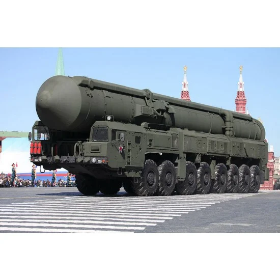 Trumpeter 01082 1/35 15U175 TEL of RS-12M1 Topol-M ICBM complex