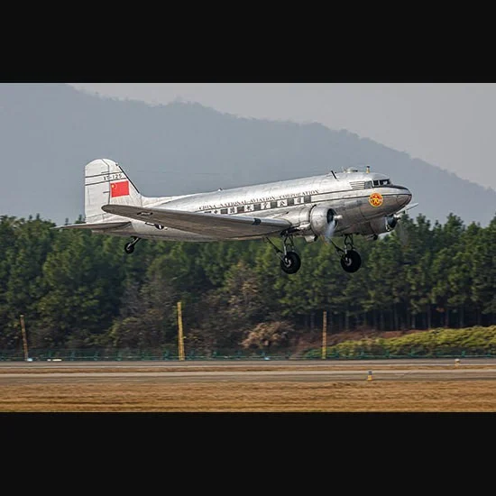 Trumpeter 05813 1/48 Douglas DC-3 CNAC Airliner and Transport Aircraft