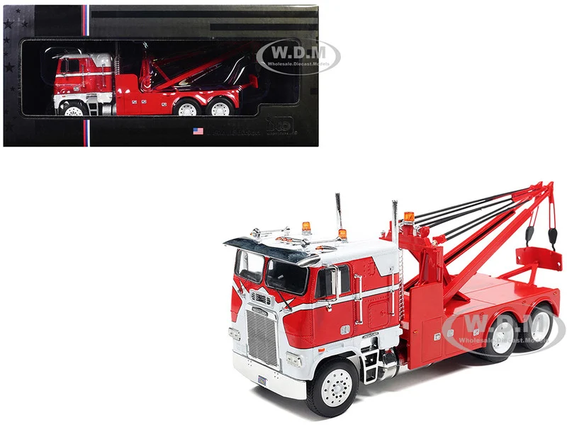 1987 Freightliner FLA Tow Truck Red and White 1/43 Diecast Model by IXO Models - Freightliner Models