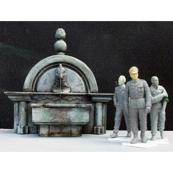Value Gear DP002 1/35 Fountain Set #2 "Basin & Wall" (2pcs, figures Not included) - Scenics & Diorama