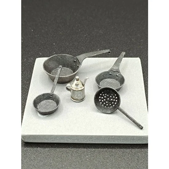 VG DioModels VG64018 1/35 Frying Pans and Oil Can set - Scenics & Diorama