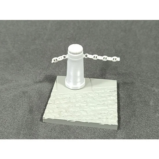 VG DioModels VG64329 54mm Bollard Base with Chains - Scenics & Diorama