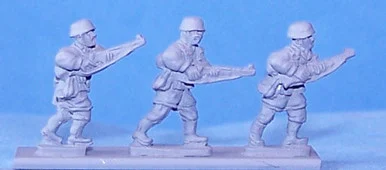 PIG080045 - GERMAN PARAS WITH RIFLES