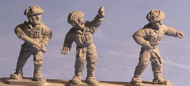 PIG080501 - BRITISH LATE WAR GUN CREW STANDING