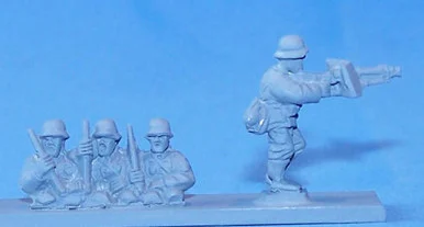 PIG080337 - CREW FOR SD.KFZ. 251 SEATED + GUNNER