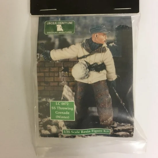 Lincoln County Line 0072 1/35 SS Throwing Grenade (Winter) - Model Figures