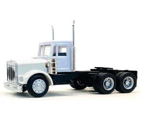 Kenworth W900 Day Cab Short in White with Growl on Grill - Cab Only