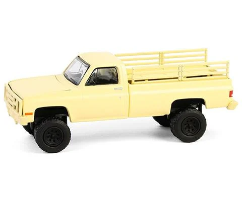 1986 Chevrolet M1008 in Desert Tan - GREENLIGHT