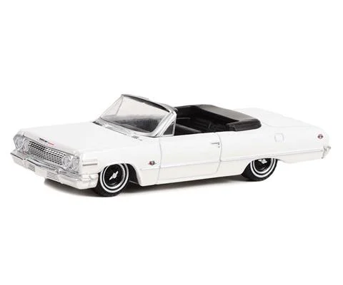 1963 Chevrolet Impala SS Convertible in White - GREENLIGHT
