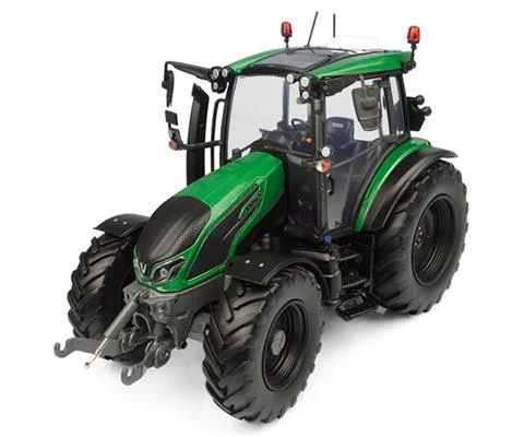 Valtra G135 Tractor in Green - UNIVERSAL HOBBIES