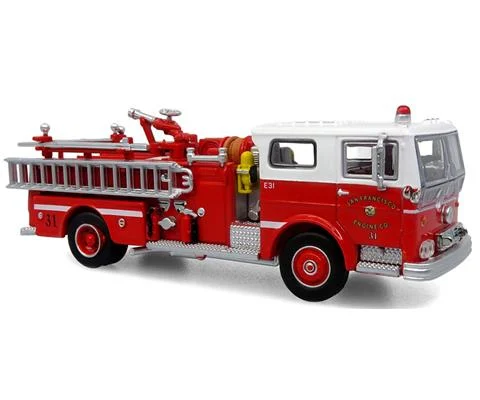 SFFD - 1974 Ward LaFrance Fire Engine - San Francisco Fire Department - Engine 31
