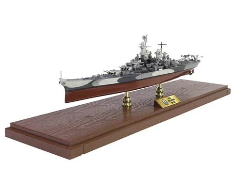 BB-63 - Iowa Class Battleship USS Missouri - Pacific Theatre 1944 Full Hull Edition Measure 32/22D Camouflage Pattern