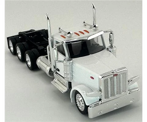 Peterbilt 589 3-Axle Day Cab in White