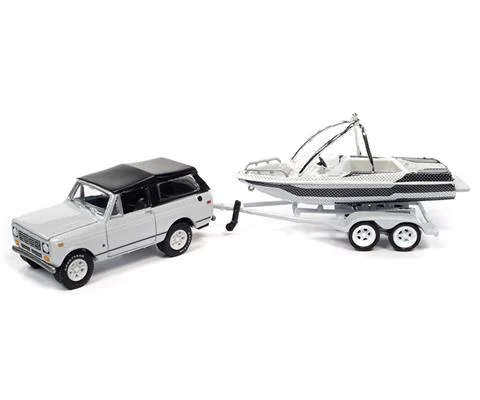 1979 International Scout II with Malibu Boat and Trailer - White Lightning Chase