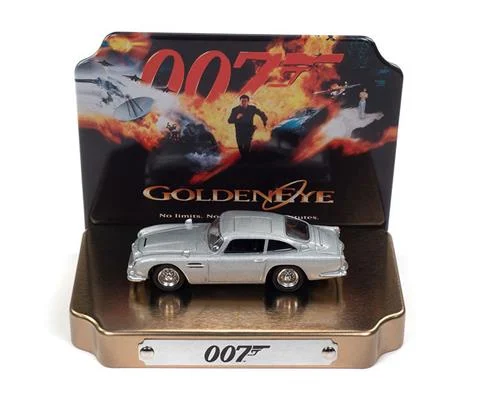 James Bond - Golden Eye - Silver Screen Dioramas - Aston Martin DB5 in Silver Birch with Collectible Tin Display